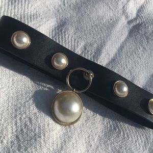 Cute Choker with Pearl-Like Beads